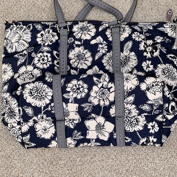 🔥🎉 HP!🔥🎉Vera Bradley Midtown Small Tote Midnight Floral Lockable Women's Bag - Picture 7 of 9